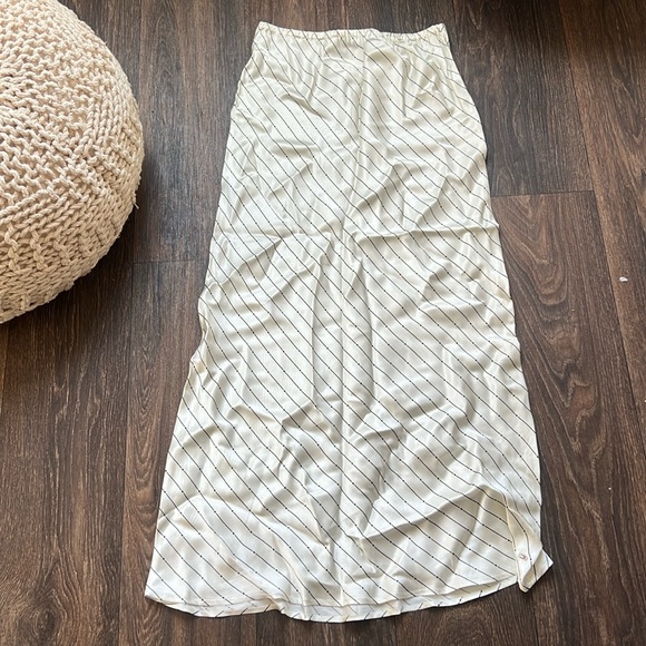 Tommy Hilfiger stripped skirt - Picture 1 of 3